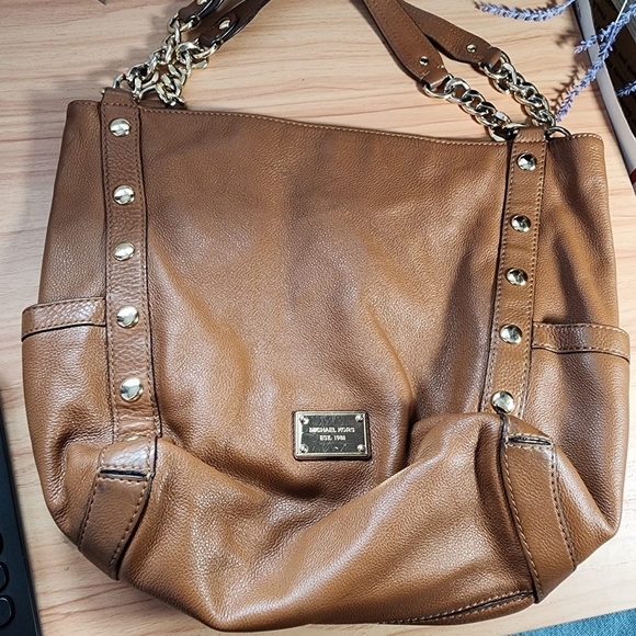 Michael Kors Hobo Brown Leather Bag with Gold Accents - Picture 4 of 13